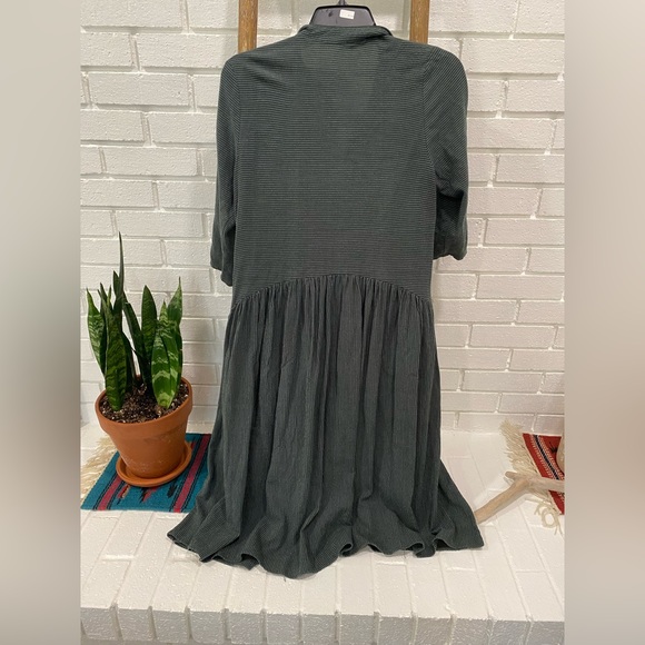 Green striped midi dress, size SMALL with quarter sleeves - Picture 5 of 7